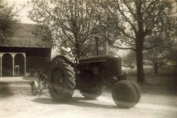 Eileen-Anstead-Rothert-tractor